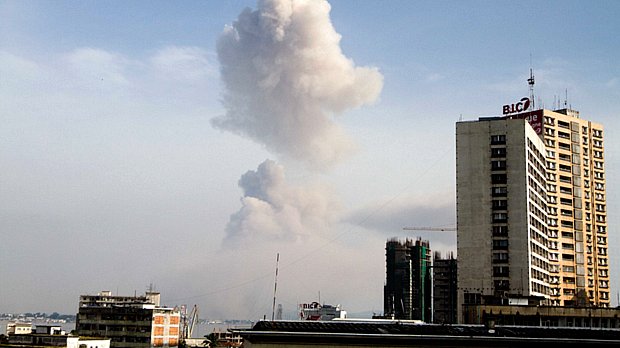 Cinco explosões muito fortes sacudiram Brazzaville a partir das 8 horas locais