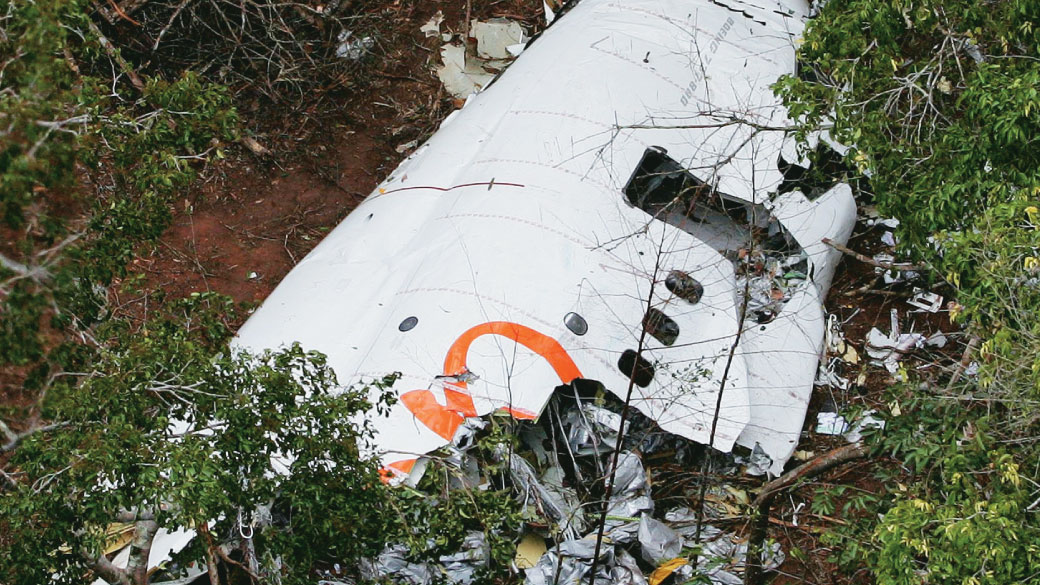 Desastre no ar - Cinco anos depois do acidente da Gol, que deixou 154 mortos, persistem as deficiências no controle aéreo