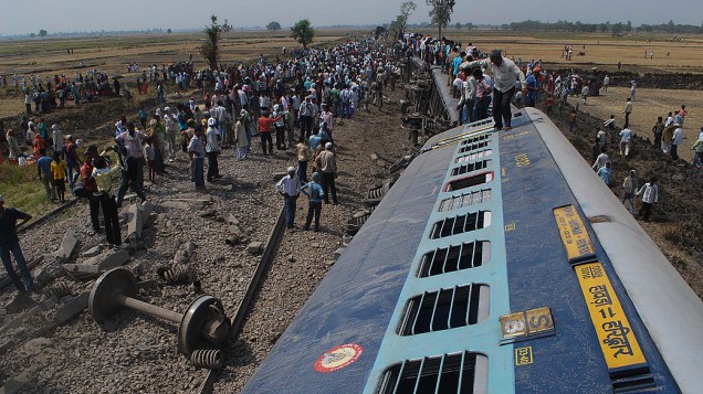 Pelo menos cinco pessoas morreram e cerca de 100 ficaram feridas nesta quinta-feira pelo descarrilamento de um trem de passageiros no estado de Uttar Pradesh, no norte da Índia. O acidente ocorreu perto da estação de Mahrawa, situada no distrito de Jaunpur