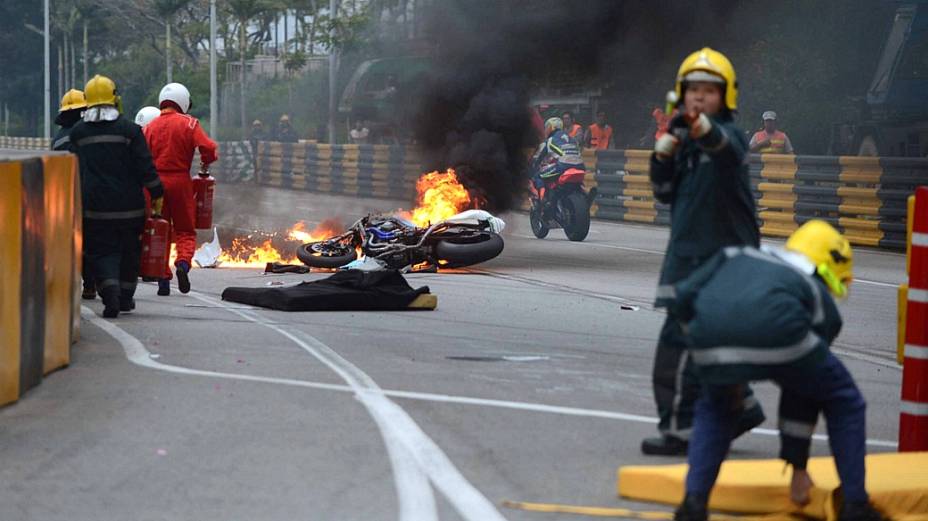 Acidente do piloto português Luis Carreira: foto na motocicleta e morte no hospital