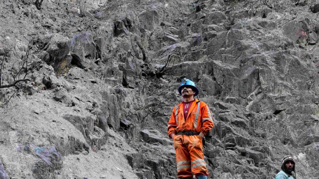 No Peru, equipes de resgate tentam resgatar nove mineiros presos em uma mina, a 325 quilômetros ao sul de Lima