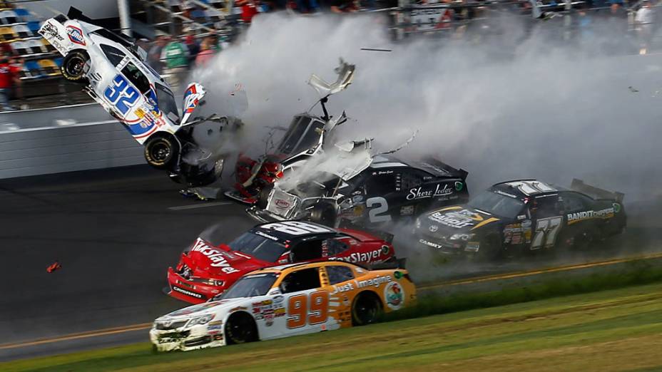 Acidente na Nascar deixa pelo menos 15 feridos, na Flórida