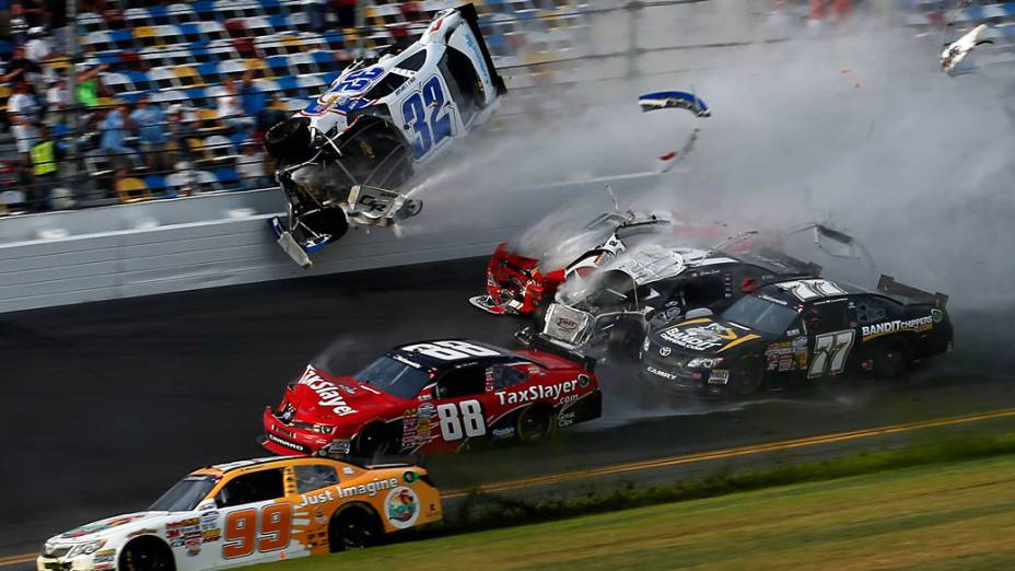 Acidente aconteceu na última volta da corrida, em Daytona Beach