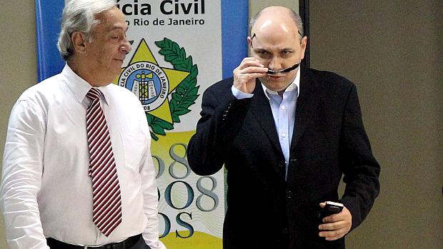 Adão Crespo (à dir.) prestou depoimento ao delegado Luiz Archimedes