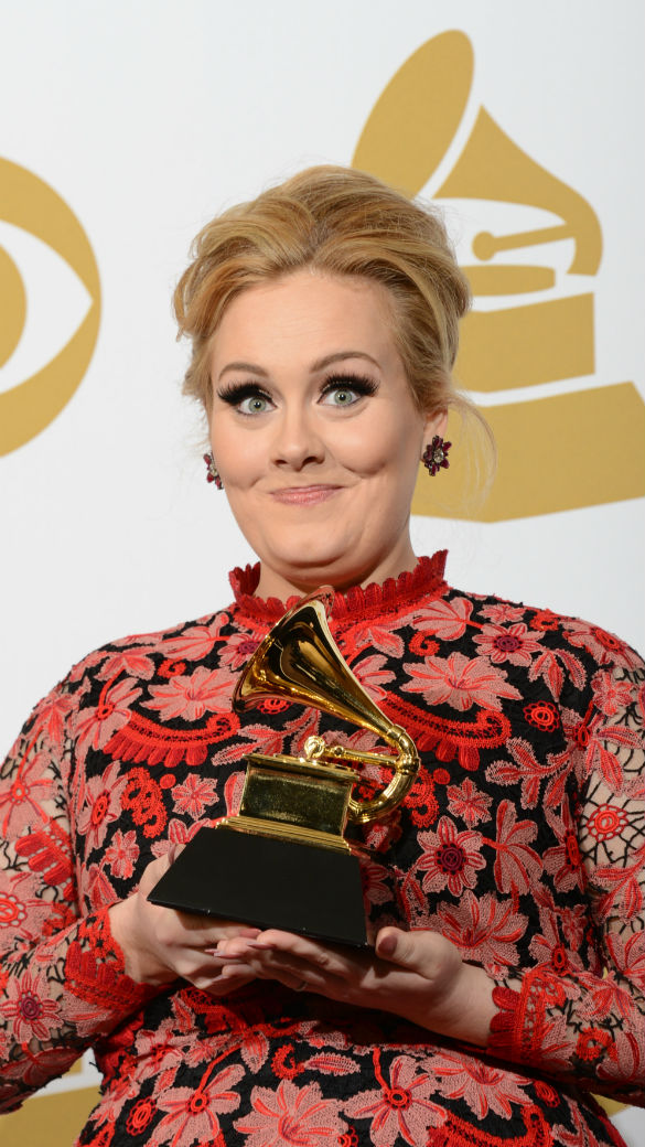 Adele venceu na categoria melhor performance pop solo, por Set Fire to The Rain