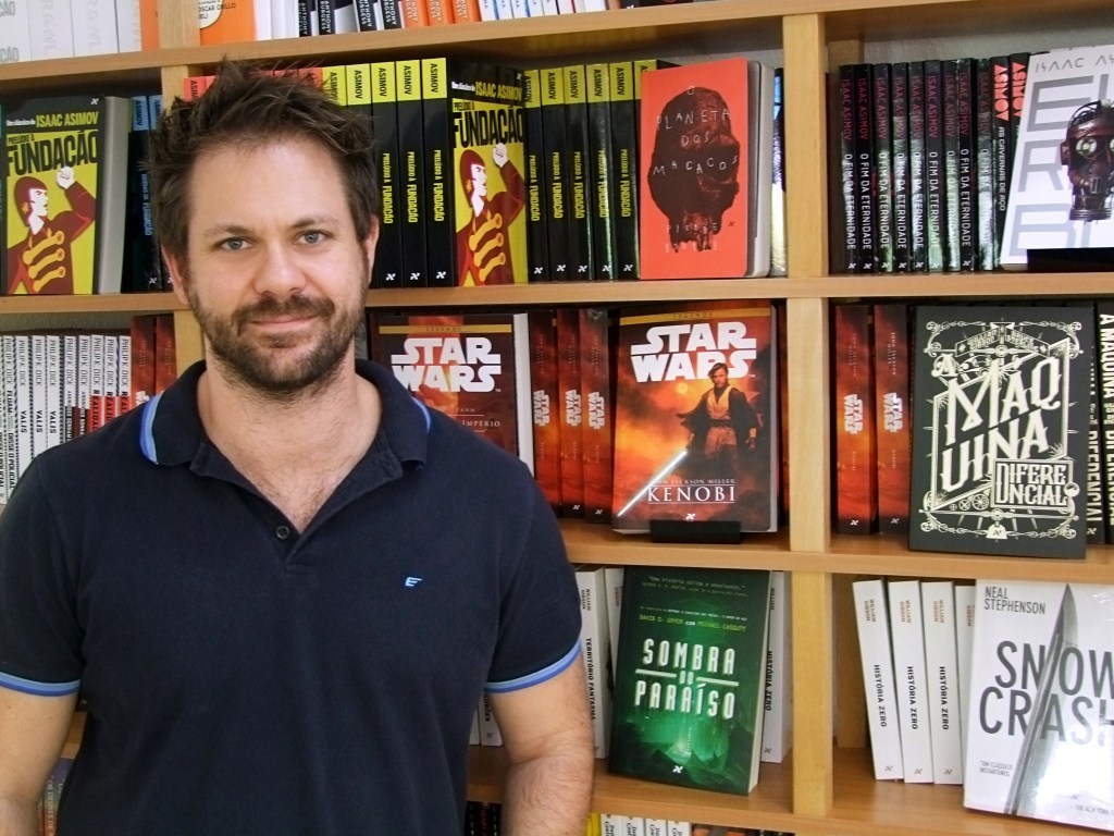 Adriano Fromer, diretor da editora Aleph, que desde 2003 se especializou na literatura de ficção científica e publica no Brasil o universo expandido de 'Star Wars'