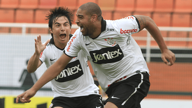 Adriano marcou seu segundo gol com a camisa do Corinthians