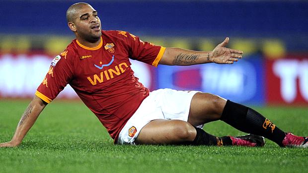 Adriano, da Roma, em partida contra a Udinese, em novembro de 2010