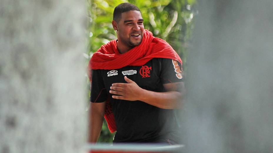 Adriano realiza recuperação no Flamengo e pode voltar a treinar como jogador do clube