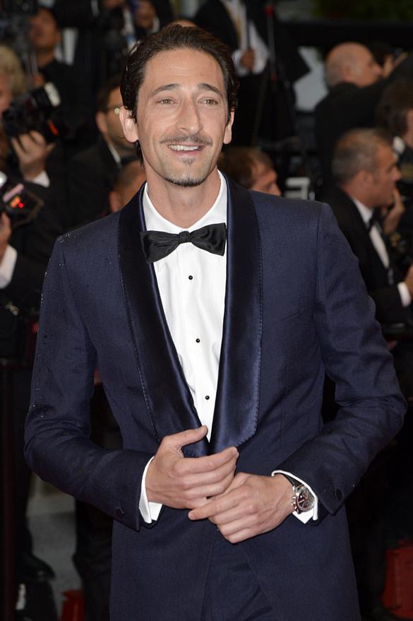 O ator americano Adrien Brody chega a cerimônia de encerramento do Festival de Cannes