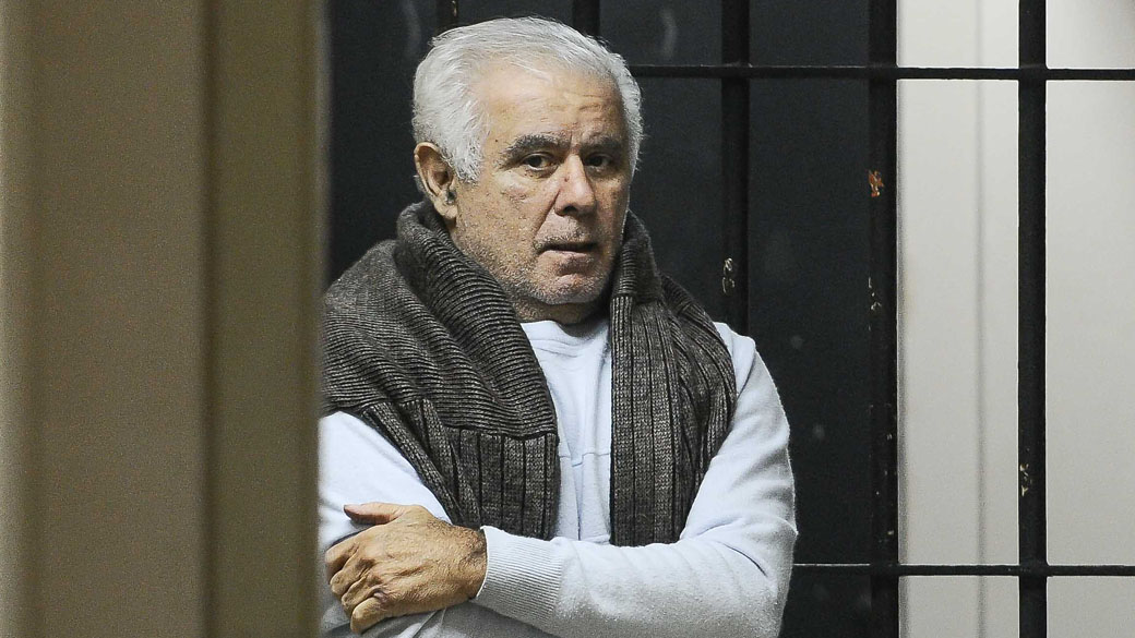 O advogado Sérgio Brasil, de 74 anos, após ter sido detido sob a acusação de ter matado a esposa