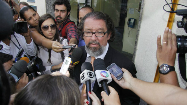 O advogado Antônio Carlos de Almeida Castro, conhecido como Kakay, representa a atriz Carolina Dieckmann no caso do vazamento das fotos íntimas da atriz