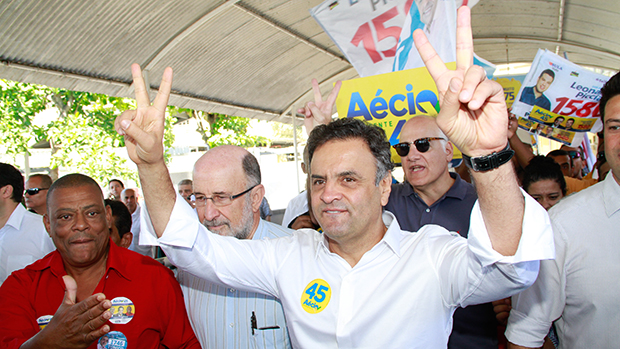 O candidato do PSDB à Presidência da República, Aécio Neves, durante campanha no Rio