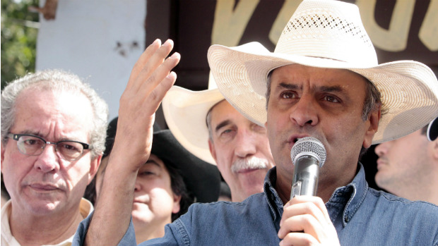 Senador Aécio Neves discursa em ato político na festa do Peão de Boiadeiro de Barretos, em São Paulo.
