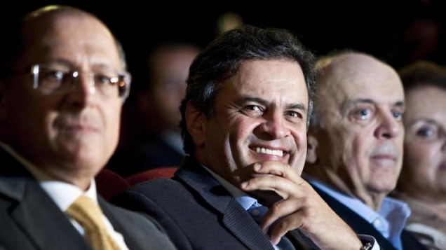O senador Aécio Neves, o governador Geraldo Alckmin e José Serra prestigiaram pré-estreia do documentário sobre Tancredo Neves