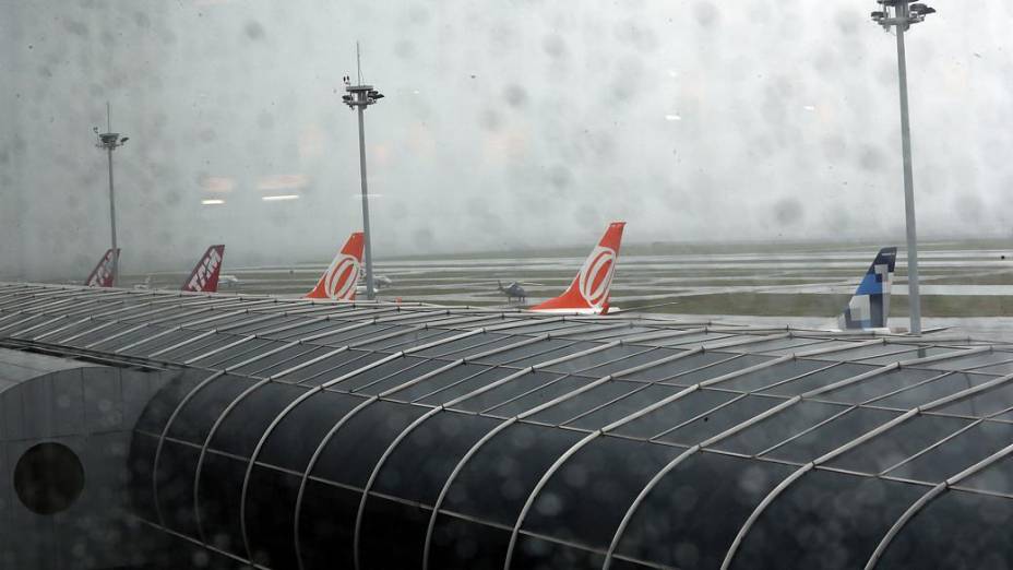 Aeroporto Santos Dumont fechou para pousos e decolagens por volta das 6h desta sexta
