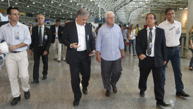 O Ministro Moreira Franco vistoria as obras do aeroporto do Galeão