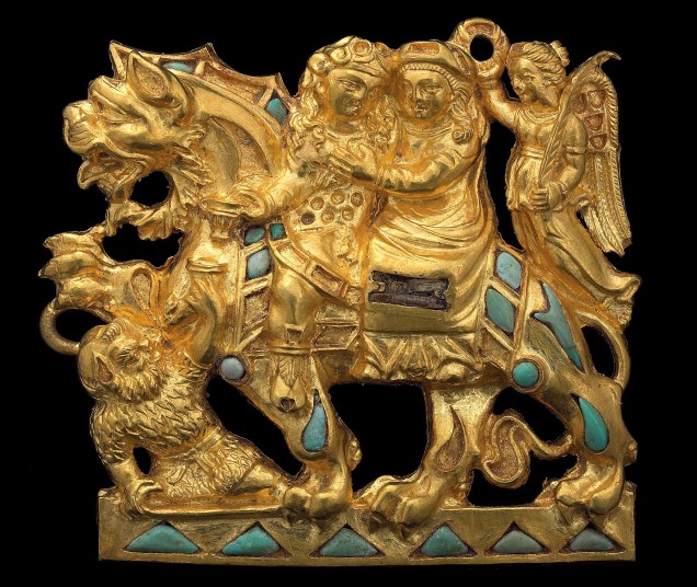 Broche de ouro e turquesa retratando Dionísio e Ariadne, de cerca de 2.000 anos atrás