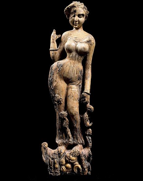 Estatueta feminina em marfim feita no século I. Peças do Museu Nacional do Afeganistão