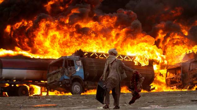 Em agosto, caminhões de combustível da Organização do Tratado do Atlântico Norte (Otan) e das tropas americanas pegaram fogo em diferentes regiões do Afeganistão. Suspeita-se que as explosões tenham sido causadas por ataques de rebeldes
