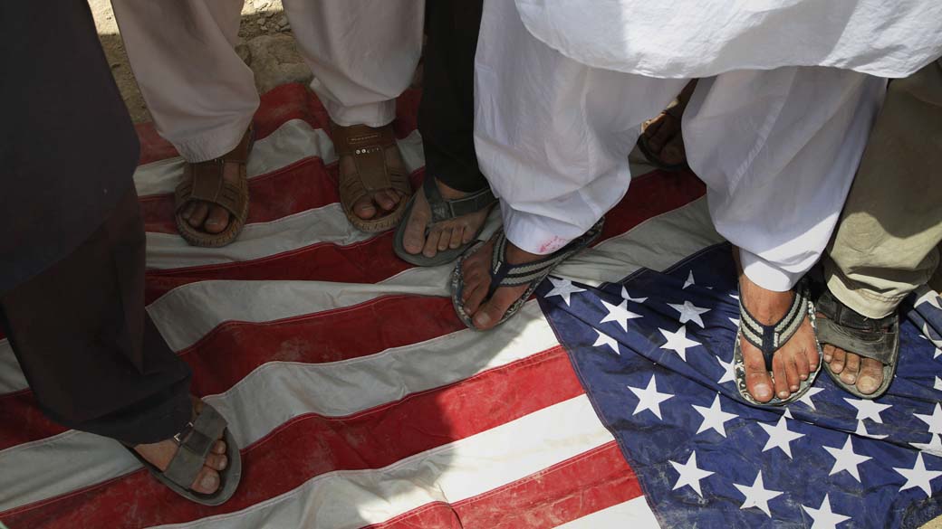 Afegãos protestam contra os Estados Unidos em Cabul, Afeganistão. Os manifestantes acusam uma igreja americana de ter planos para queimar livros islâmicos no dia 11 de setembro