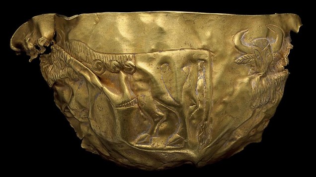Fragmento de vasilha com touros, uma peça produzida por volta do ano 2.000 a.C.