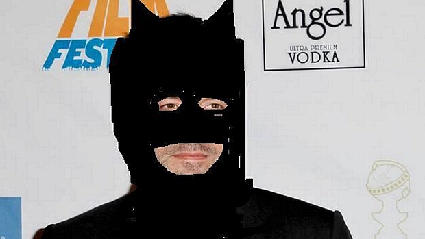 Montagem simula a "primeira imagem" de Ben Affleck como Batman
