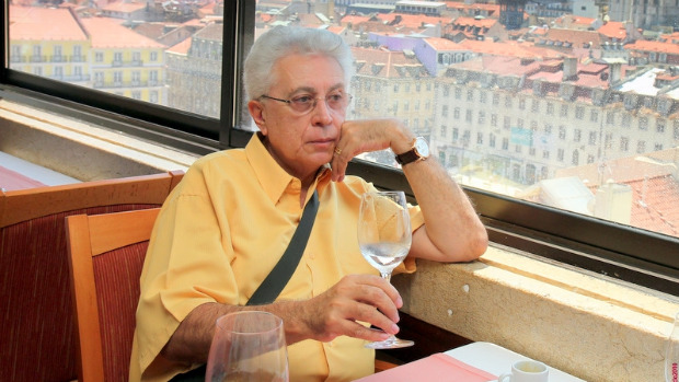Aguinaldo Silva em Lisboa, onde supervisiona com autores portugueses na novela "Laços de Sangue"