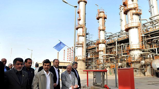 Ahmadinejad passou pelas instalações da refinaria antes do incidente