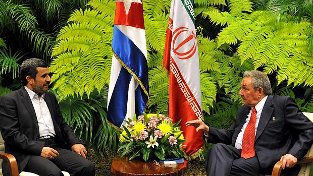 Ahmadinejad teve encontro com Raúl Castro