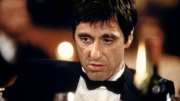 Al Pacino como Scarface, no filme de 1983, que teve direção de Brian De Palma e roteiro de Oliver Stone