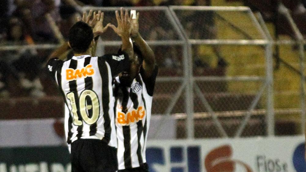 Alan Kaerdec comemora seu gol contra o Paulista