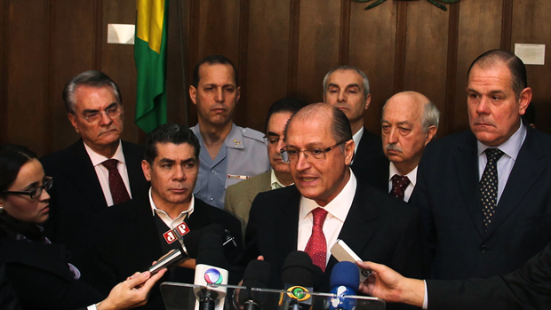 O governador Geraldo Alckmin recebe empresários do setor de bares e restaurantes: medidas contra a onda de arrastões