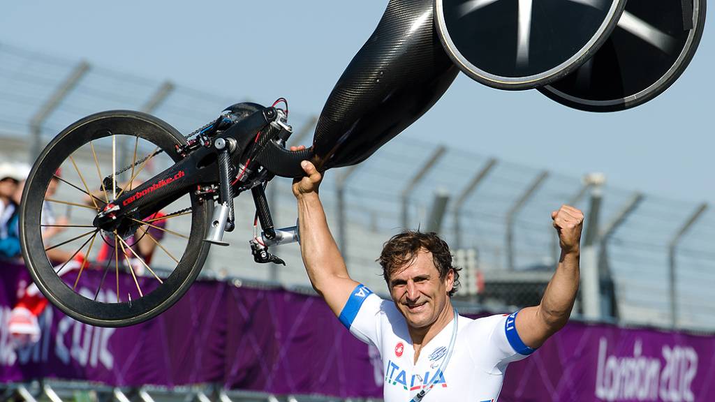 Ex-piloto da F-1, o italiano Alessandro Zanardi venceu a prova de contrarrelógio do ciclismo da Paralimpíada de Londres
