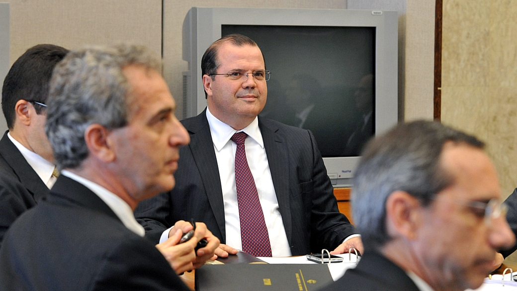 o economista Alexandre Tombini preside a reunião do Comitê de Política Monetária (Copom)
