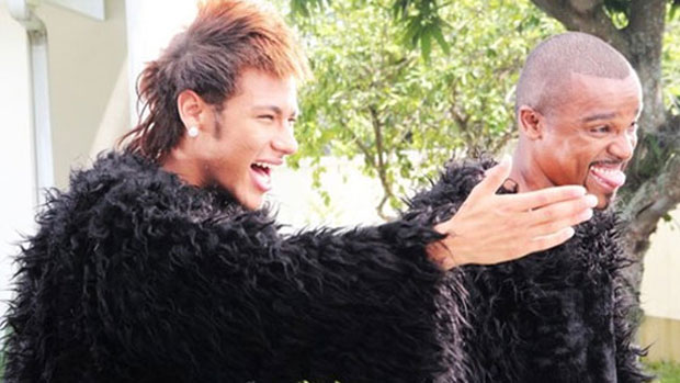 Neymar participa da gravação do vídeoclipe 'Kong' com Alexandre Pires