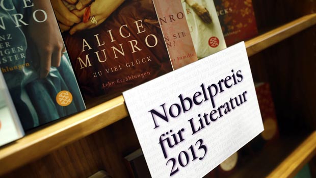 Livros de Alice Munro em livrarias na Europa já são indicados com o Nobel de Literatura