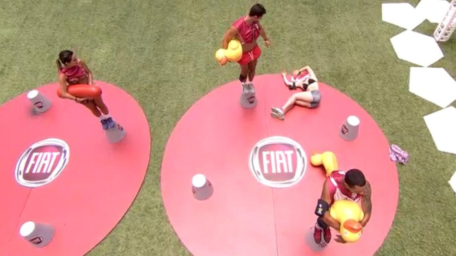 Aline desmaia em prova de resistência do BBB14