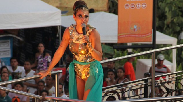 Alinne Rosa da banda Cheiro de Amor se apresenta no Carnaval em Salvador