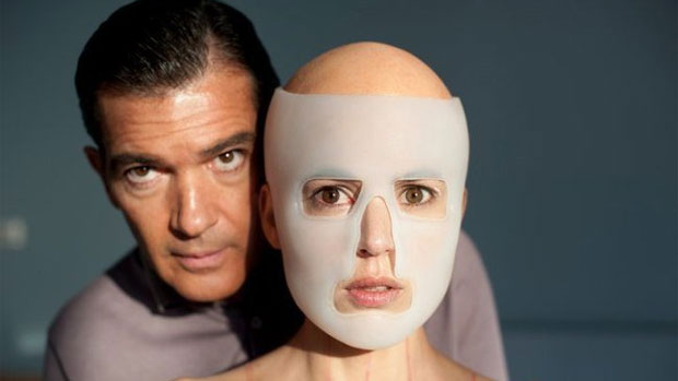 Antonio Banderas e Elena Anaya numa cena de A Pele que Habito