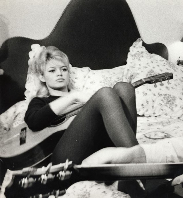 Exposição Brigitte Bardot (dans lintimité) reúne acervo de cinco fotógrafos franceses que retratam a atriz em momentos íntimos