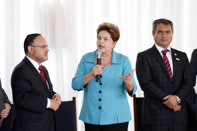 Presidente e candidata a reeleição, Dilma Rousseff, em encontro com reitores das universidades federais brasileiras no Palácio da Alvorada em Brasilia (DF) - 11/09/2014