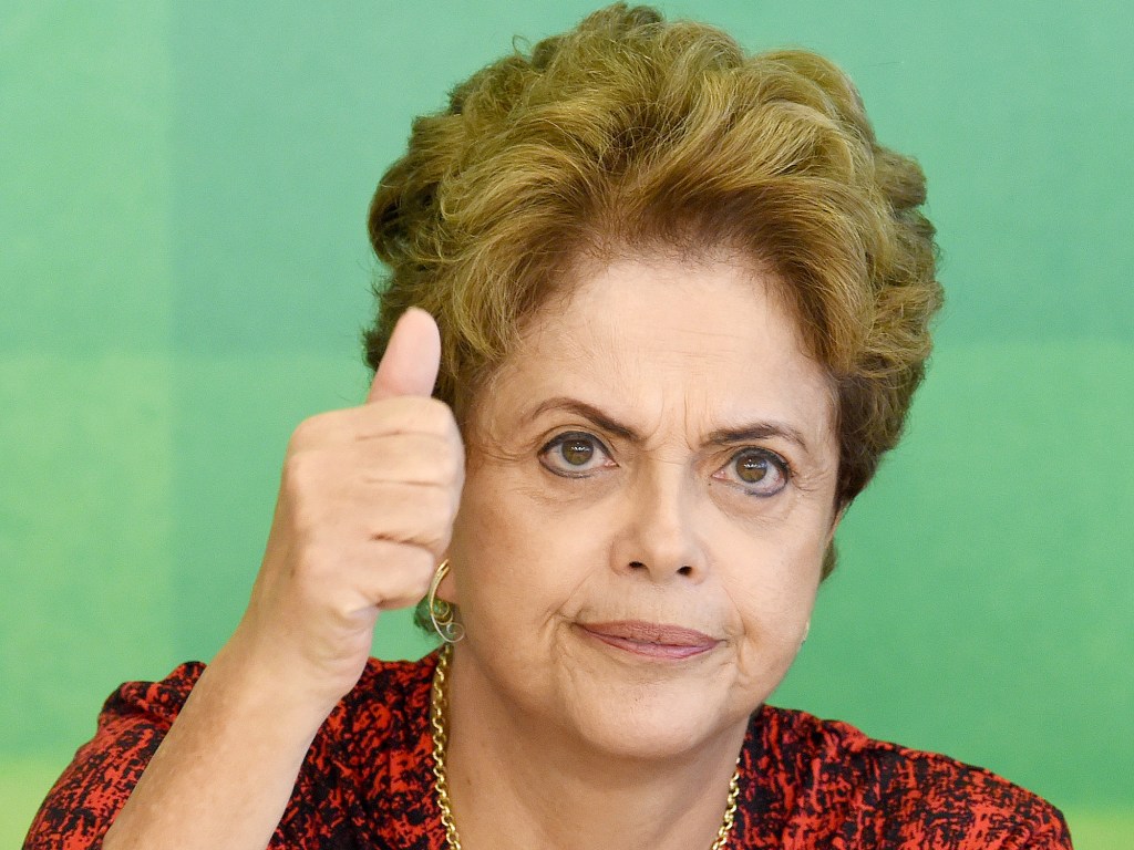 A presidente Dilma Rousseff, participa de reunião com membros da Frente Brasil Popular, no Palácio do Planalto, em Brasília (DF), na manhã desta quinta-feira (17)