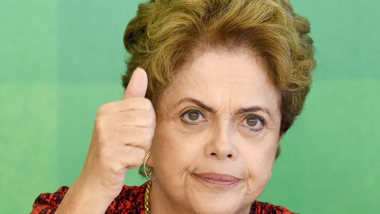A presidente Dilma Rousseff, participa de reunião com membros da Frente Brasil Popular, no Palácio do Planalto, em Brasília (DF), na manhã desta quinta-feira (17)