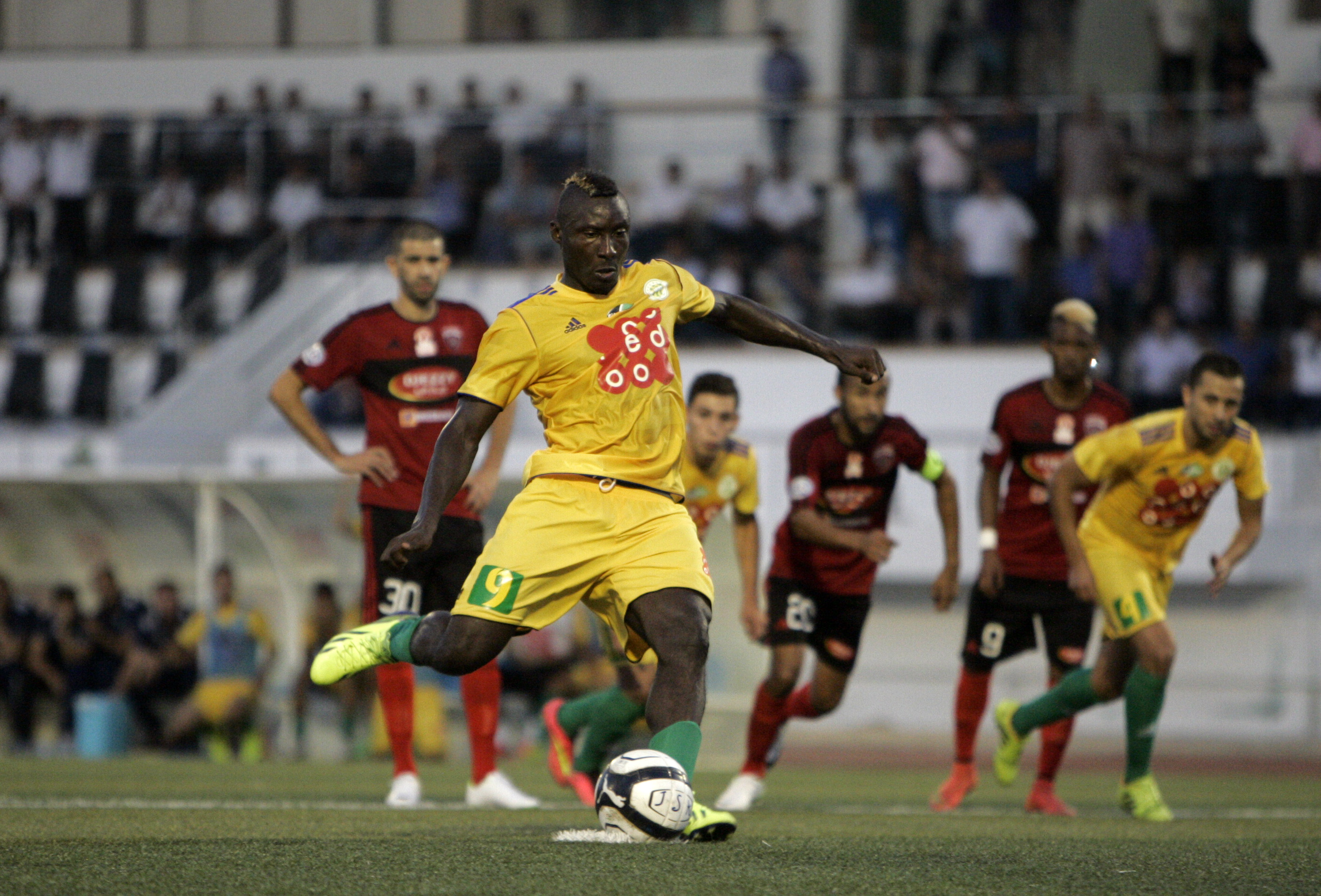Albert Ebosse tinha 24 anos e era um dos principais jogadores da liga argelina