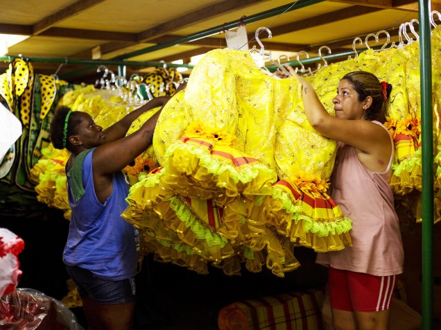 Escola de Samba Imperatriz Leopoldinense faz os últimos ajustes antes do desfile no Carnaval do Rio de Janeiro