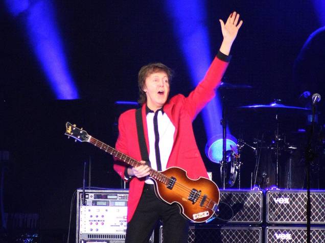 Paul McCartney se apresentou no Estádio Mané Garrincha, em Brasília neste domingo (23)