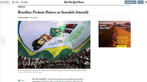 Bandeira com caricatura de Dilma levada por manifestantes ilustrou matéria do New York Times
