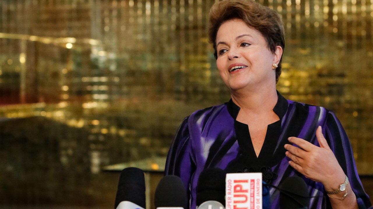 Candidata a reeleição, Dilma Rousseff, durante entrevista coletiva em Brasília