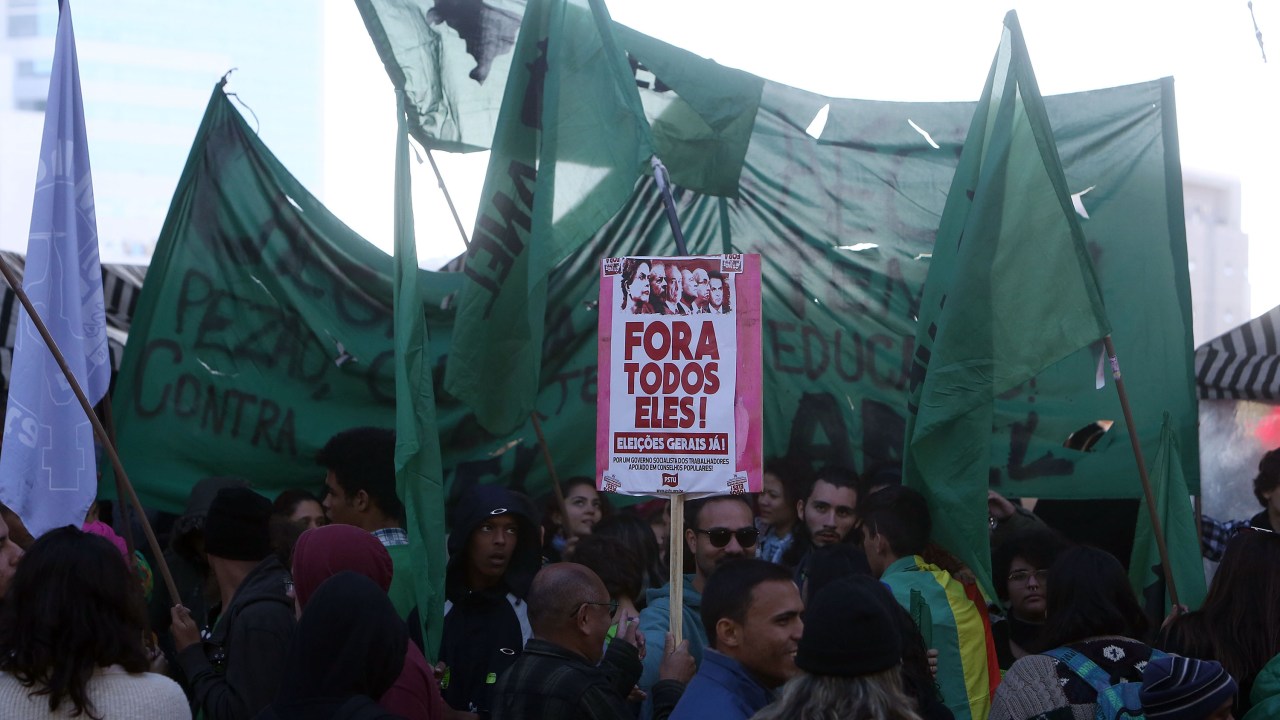 Protesto 'Fora Todos Eles' na Avenida Paulista